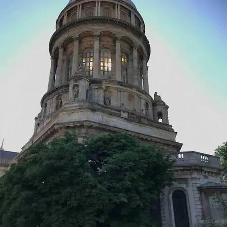 L'amazonia : Face A La Basilique Parking Gratuit